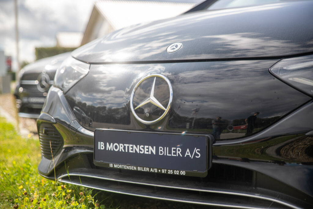 Mercedes med Ib Mortensen Biler A/S på nummerpladen
